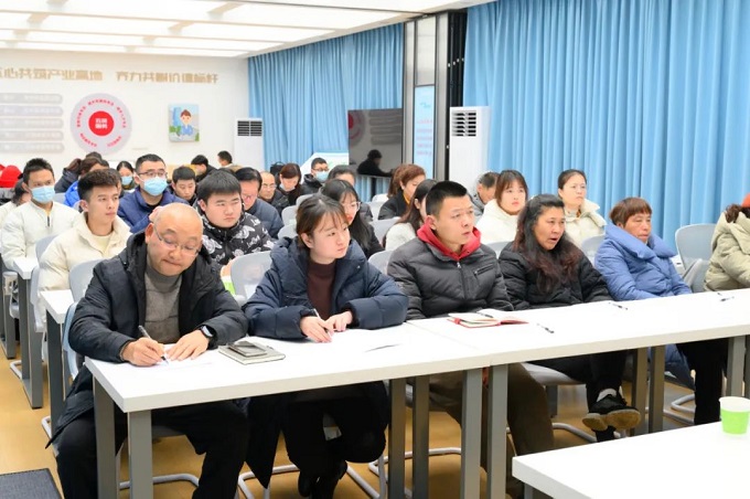 深入社區(qū)，傾聽民聲 成都市人大代表龔曉鷗開展“幸福美好生活十大工程”宣講 第2張